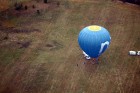 Gaisa balonu piloti Salaspils pusē krāšņi svin cilvēka pirmo sekmīgo lidojumu 9