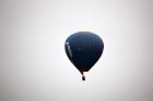 Gaisa balonu piloti Salaspils pusē krāšņi svin cilvēka pirmo sekmīgo lidojumu 20