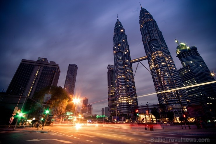 Malaizijas galvaspilsēta Kuala Lumpura ir moderna un to ieskauj zaļumi un siltums. Saulainās dienas viens otram līdzās izbauda gan malajiešu, gan ķīni 239380