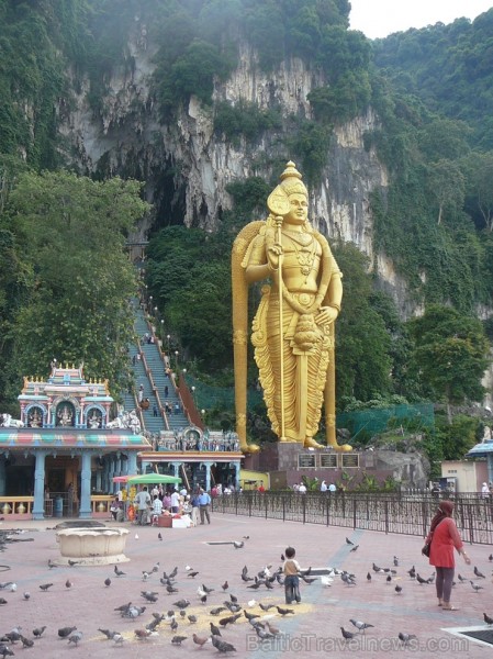 Malaizijas galvaspilsēta Kuala Lumpura ir moderna un to ieskauj zaļumi un siltums. Saulainās dienas viens otram līdzās izbauda gan malajiešu, gan ķīni 239386