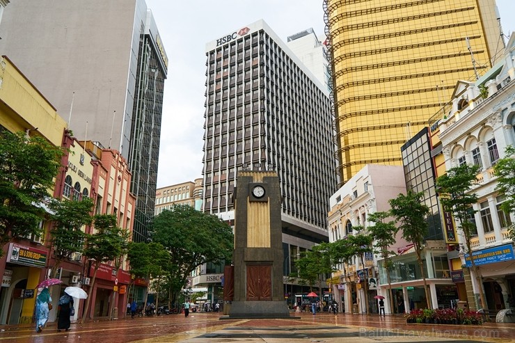 Malaizijas galvaspilsēta Kuala Lumpura ir moderna un to ieskauj zaļumi un siltums. Saulainās dienas viens otram līdzās izbauda gan malajiešu, gan ķīni 239391