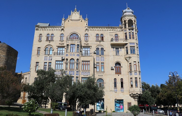 Travelnews.lv iepazīst Azerbaidžānas galvaspilsētas Baku ikdienas dzīvi. Sadarbībā ar Latvijas vēstniecību Azerbaidžānā un tūrisma firmu «RANTUR Trave 239796