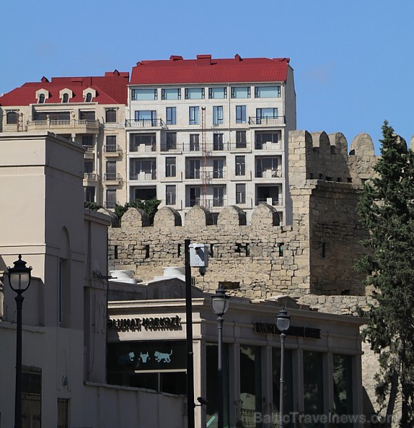 Travelnews.lv iepazīst Azerbaidžānas galvaspilsētu Baku izcila gida pavadījumā. Sadarbībā ar Latvijas vēstniecību Azerbaidžānā un tūrisma firmu «RANTU 239980