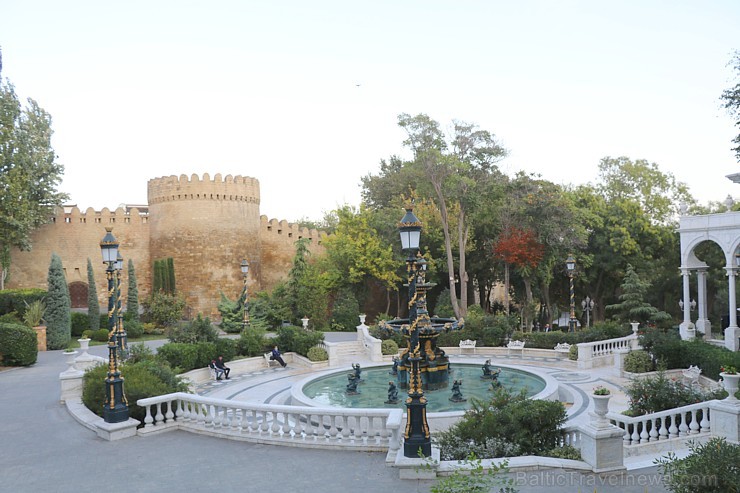 Travelnews.lv iepazīst Azerbaidžānas galvaspilsētu Baku izcila gida pavadījumā. Sadarbībā ar Latvijas vēstniecību Azerbaidžānā un tūrisma firmu «RANTU 239993
