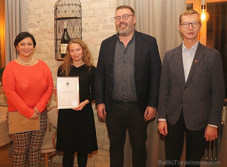 Latvijas vīnziņi ir pirmie Baltijā, kas svinīgā atmosfērā iegūst vīnziņa sertifikātus 240134