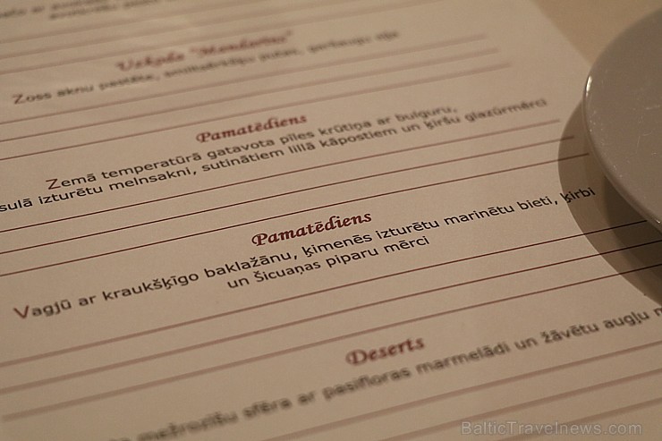 Vecrīgas restorāns «Kaļķu vārti» piedāvā gardēžu vakariņas ar aklo vīna degustāciju 240239