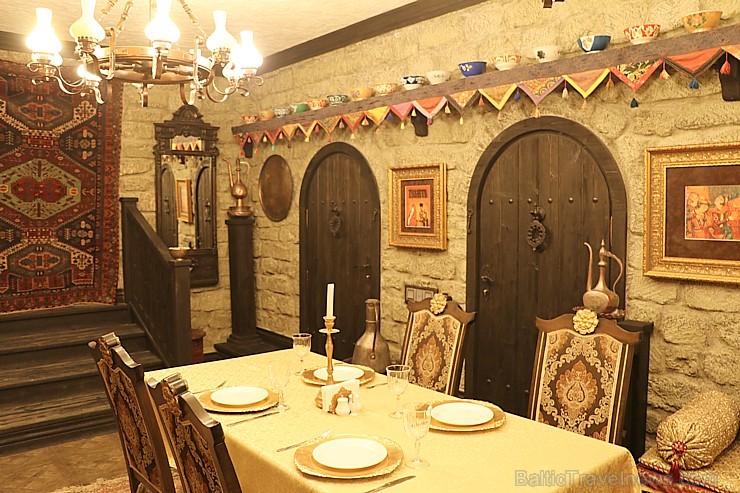 Travelnews.lv apmeklē Baku muzeja stila restorānu «Shirvanshah Museum Restaurant». Sadarbībā ar Latvijas vēstniecību Azerbaidžānā un tūrisma firmu «RA 240606