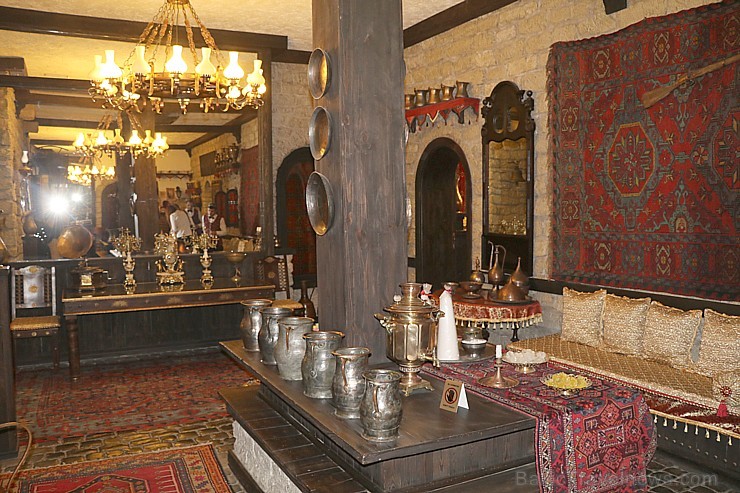 Travelnews.lv apmeklē Baku muzeja stila restorānu «Shirvanshah Museum Restaurant». Sadarbībā ar Latvijas vēstniecību Azerbaidžānā un tūrisma firmu «RA 240616