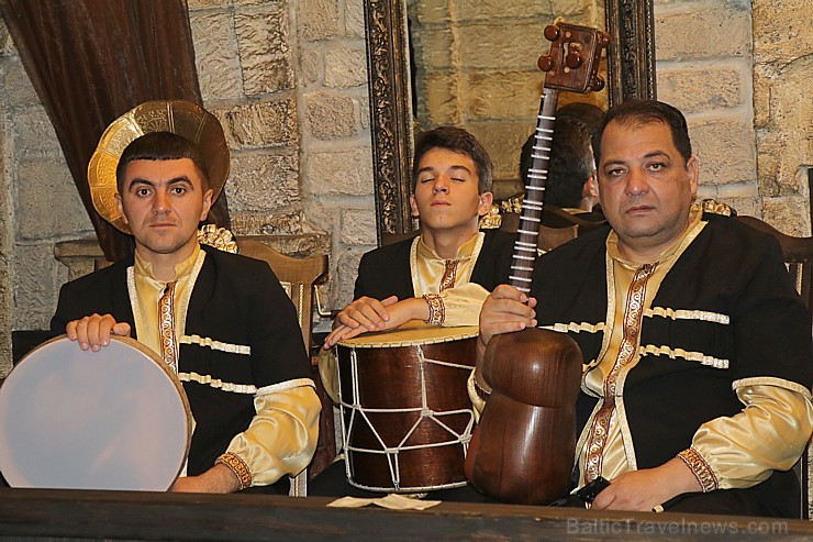 Travelnews.lv apmeklē Baku muzeja stila restorānu «Shirvanshah Museum Restaurant». Sadarbībā ar Latvijas vēstniecību Azerbaidžānā un tūrisma firmu «RA 240619