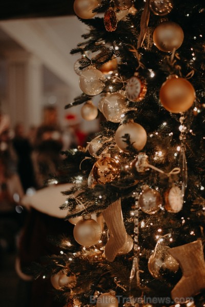 «Grand Hotel Kempinski Riga» kopā ar draugiem un sadarbības partneriem iededz Ziemassvētku egli 240707