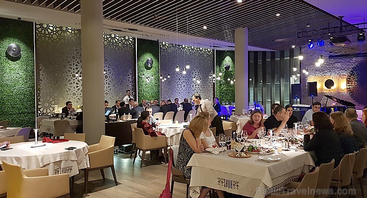Travelnews.lv iepazīst moderna stila restorānu «Shur» Azerbaidžānas galvaspilsētā. Sadarbībā ar Latvijas vēstniecību Azerbaidžānā un tūrisma firmu «RA 240747