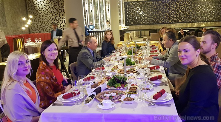 Travelnews.lv iepazīst moderna stila restorānu «Shur» Azerbaidžānas galvaspilsētā. Sadarbībā ar Latvijas vēstniecību Azerbaidžānā un tūrisma firmu «RA 240749