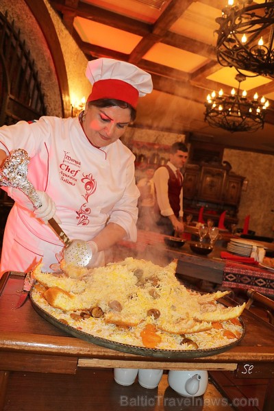 Travelnews.lv apmeklē Baku steiku restorānu «Mangal Steak House». Sadarbībā ar Latvijas vēstniecību Azerbaidžānā un tūrisma firmu «RANTUR Travel Agenc 241197