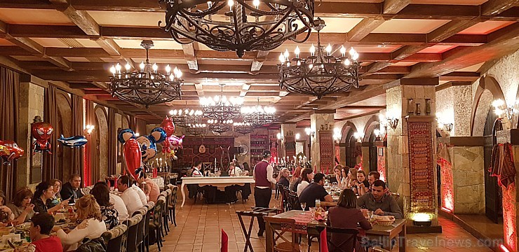 Travelnews.lv apmeklē Baku steiku restorānu «Mangal Steak House». Sadarbībā ar Latvijas vēstniecību Azerbaidžānā un tūrisma firmu «RANTUR Travel Agenc 241204