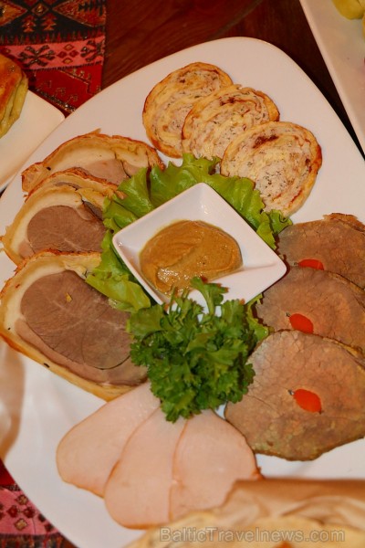 Travelnews.lv apmeklē Baku steiku restorānu «Mangal Steak House». Sadarbībā ar Latvijas vēstniecību Azerbaidžānā un tūrisma firmu «RANTUR Travel Agenc 241214