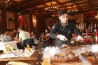 Travelnews.lv apmeklē Baku steiku restorānu «Mangal Steak House». Sadarbībā ar Latvijas vēstniecību Azerbaidžānā un tūrisma firmu «RANTUR Travel Agenc 6