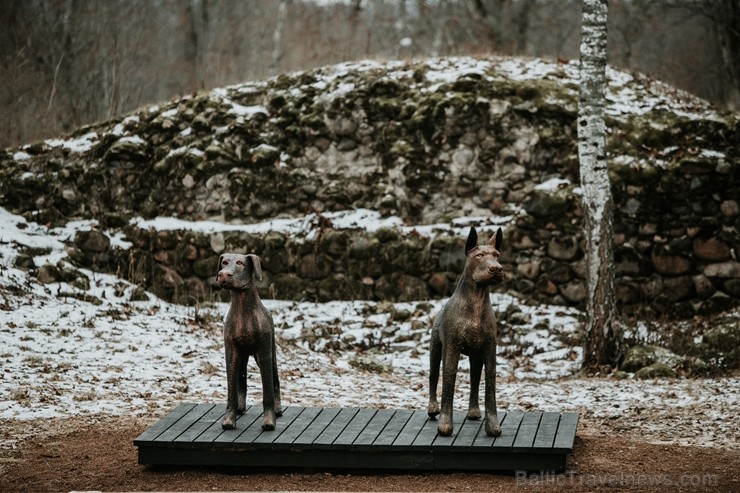 Ērgļu pils teritorija ir vērā ņemams tūrisma un apskates objektu papildinājums, kas priecēs viesus ar savādāku Ērgļu panorāmu no jaunizveidotās lapene 241753