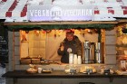 Rīgas Doma laukumā Ziemassvētku tirdziņš piesaista rīdziniekus un pilsētas viesus 34