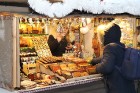 Rīgas Doma laukumā Ziemassvētku tirdziņš piesaista rīdziniekus un pilsētas viesus 41