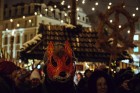 Vecrīgā un Ziemassvētku tirdziņā Doma laukumā noritēja latviska saulgriežu svinēšana ar dziesmām, bluķa vilkšanu un jautrām izdarībām 43