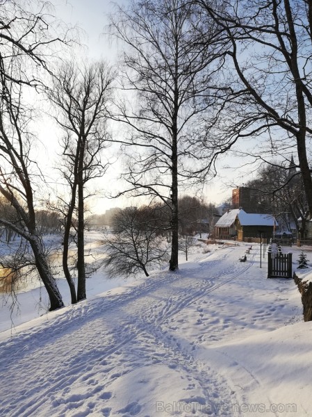 Valmiera mirdz un vilina ceļtājus visos gadalaikos, bet šobrīd tā jo īpaši vilina gan kultūras dzīves baudītājus, gan aktīvo ziemas prieku mīļotājus. 243876