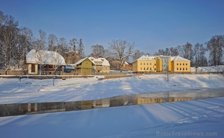 Valmiera mirdz un vilina ceļtājus visos gadalaikos, bet šobrīd tā jo īpaši vilina gan kultūras dzīves baudītājus, gan aktīvo ziemas prieku mīļotājus. 243879