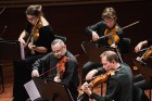 Šī bija pirmā izcilā vijolnieka Gidona Krēmera uzstāšanās Liepājas koncertzālē, kā arī vienīgais viņa jaunās programmas 