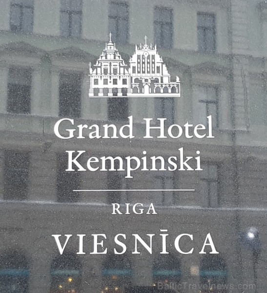 Viesnīcā «Grand Hotel Kempinski Riga»  pie pusdienu galda prezentējas uzņēmums «Moller Baltic Import» 245589