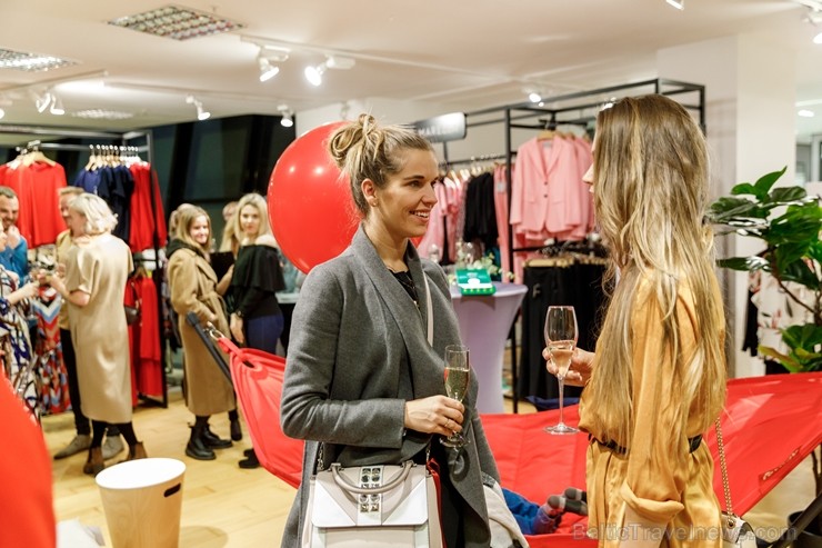 Universālveikals Stockmann rīkoja krāšņas pavasara sezonas atnākšanas svinības, pulcējot vienkopus spilgtas, sabiedrībā zināmas personības jaunās pava 248244