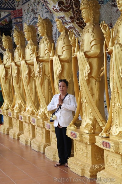 Travelnews.lv iepazīst vjetnamiesu budistu templi Linh-Phuoc-Pagode Dakotā. Atbalsta: 365 brīvdienas un Turkish Airlines 249328