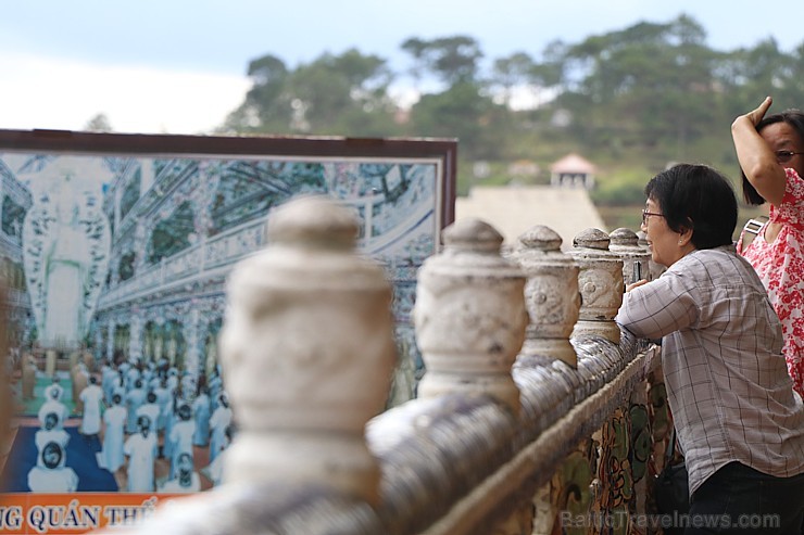 Travelnews.lv iepazīst vjetnamiesu budistu templi Linh-Phuoc-Pagode Dakotā. Atbalsta: 365 brīvdienas un Turkish Airlines 249329