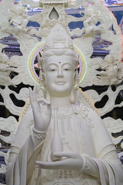 Travelnews.lv iepazīst vjetnamiesu budistu templi Linh-Phuoc-Pagode Dakotā. Atbalsta: 365 brīvdienas un Turkish Airlines 249343