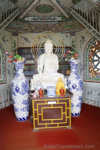Travelnews.lv iepazīst vjetnamiesu budistu templi Linh-Phuoc-Pagode Dakotā. Atbalsta: 365 brīvdienas un Turkish Airlines 249359