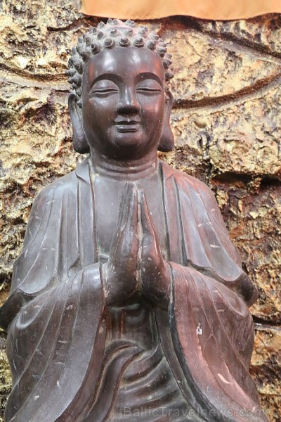Travelnews.lv iepazīst vjetnamiesu budistu templi Linh-Phuoc-Pagode Dakotā. Atbalsta: 365 brīvdienas un Turkish Airlines 249373