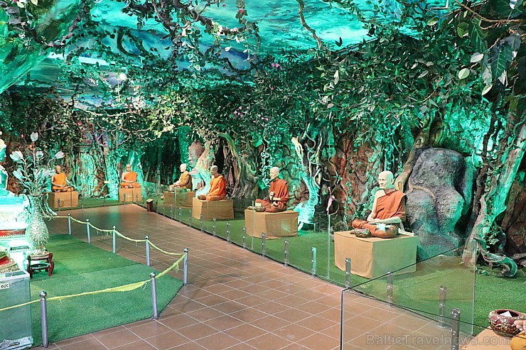 Travelnews.lv iepazīst vjetnamiesu budistu templi Linh-Phuoc-Pagode Dakotā. Atbalsta: 365 brīvdienas un Turkish Airlines 249379