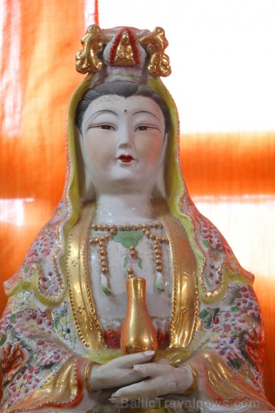 Travelnews.lv iepazīst vjetnamiesu budistu templi Linh-Phuoc-Pagode Dakotā. Atbalsta: 365 brīvdienas un Turkish Airlines 249386