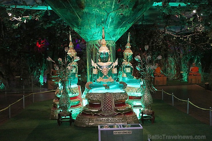 Travelnews.lv iepazīst vjetnamiesu budistu templi Linh-Phuoc-Pagode Dakotā. Atbalsta: 365 brīvdienas un Turkish Airlines 249396