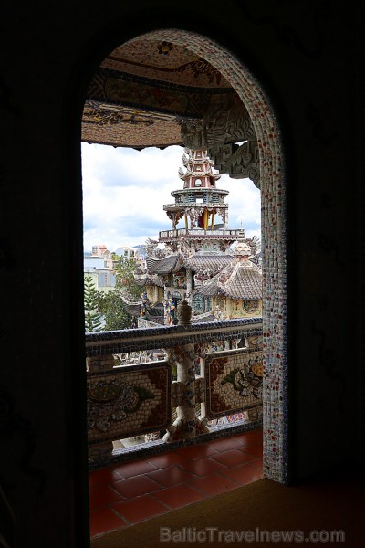 Travelnews.lv iepazīst vjetnamiesu budistu templi Linh-Phuoc-Pagode Dakotā. Atbalsta: 365 brīvdienas un Turkish Airlines 249398