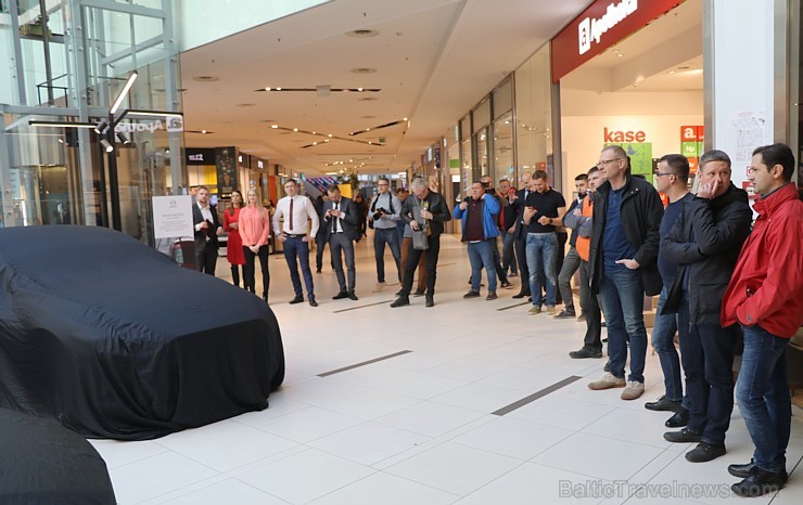 Rīgas lielveikalā tiek prezentēta jaunā «Mazga 3» automašīīna 249528
