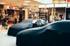 Rīgas lielveikalā tiek prezentēta jaunā «Mazga 3» automašīīna. Foto: Inchcape.lv 45