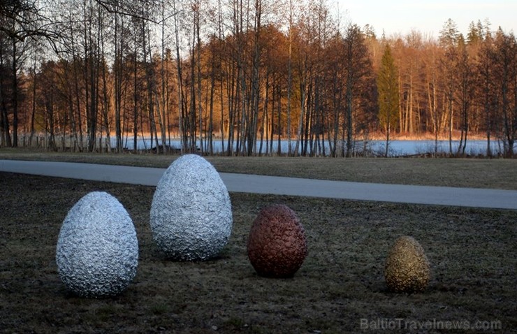 Travelnews.lv Lieldienās aicina apceļot Latviju un apskatīt virkni daudzveidīgu un interesantu svētku dekorāciju. Alūksnes TIC (Foto: Sanita Pāsa, Alv 251775