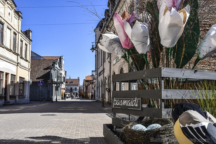 Travelnews.lv Lieldienās aicina apceļot Latviju un apskatīt virkni daudzveidīgu un interesantu svētku dekorāciju. Foto: Ričards Sotaks, Kuldīgas TIC 252085