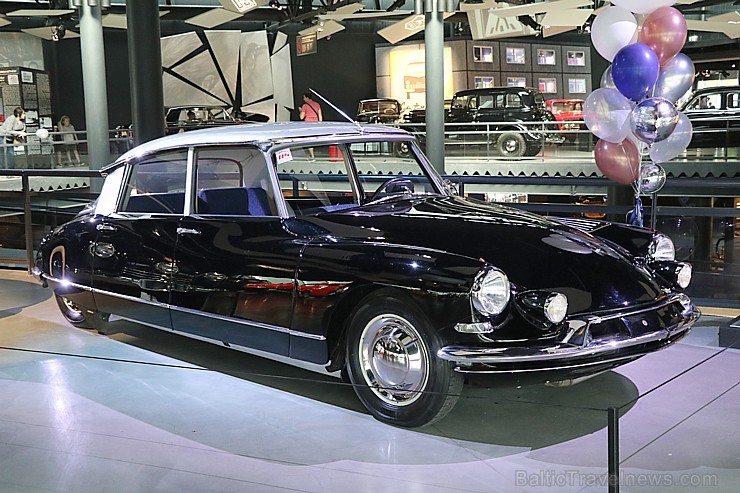 Rīgas Motormuzejs  atzīmē 30 gadu jubileju ar 2 īpašiem vāģiem «F/N type 2400» un «Citroen DS 19» 252585