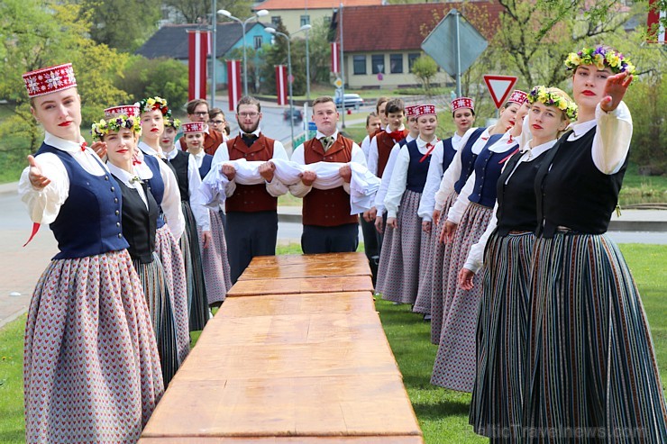 Travelnews.lv 4. maija – Latvijas Republikas Neatkarības atjaunošanas dienu svin Dobelē 252767