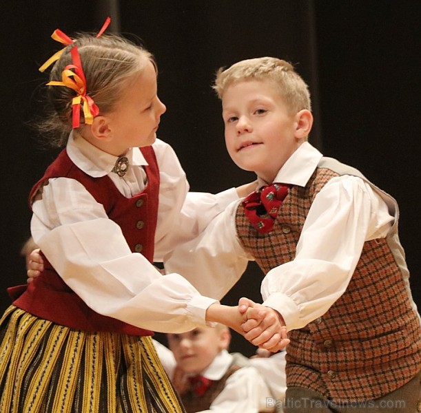 Travelnews.lv izbauda bērnu un jauniešu deju kolektīva «Pīlādzītis» koncertu «Deju karuselis» 253015