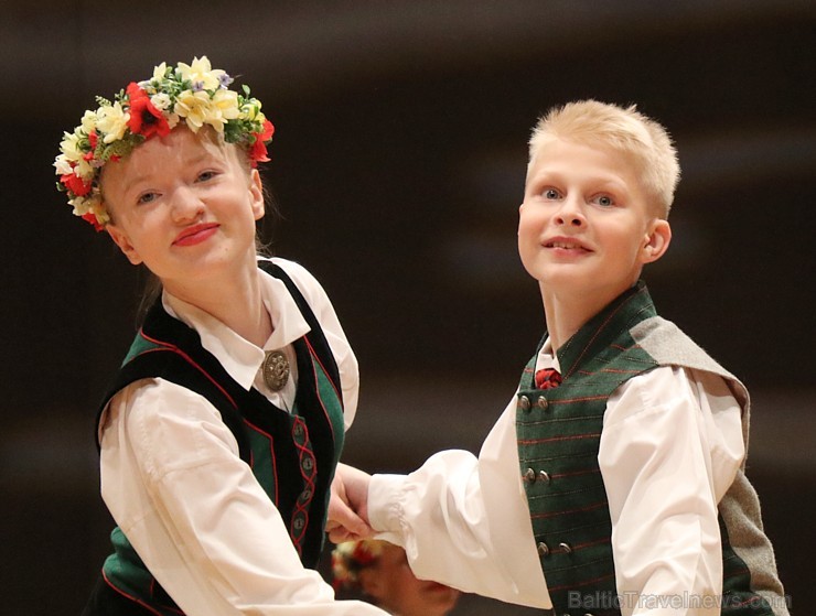 Travelnews.lv izbauda bērnu un jauniešu deju kolektīva «Pīlādzītis» koncertu «Deju karuselis» 253020