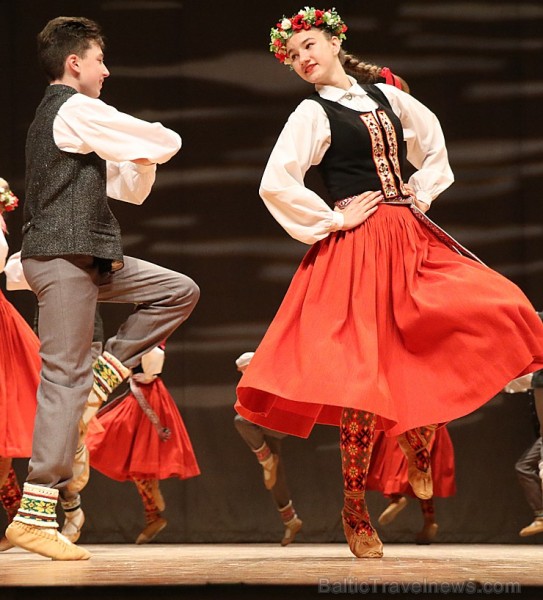 Bērnu un jauniešu deju kolektīvs «Pīlādzītis» piedāvā 4.05.2019 koncertu «Deju karuselis» 252923