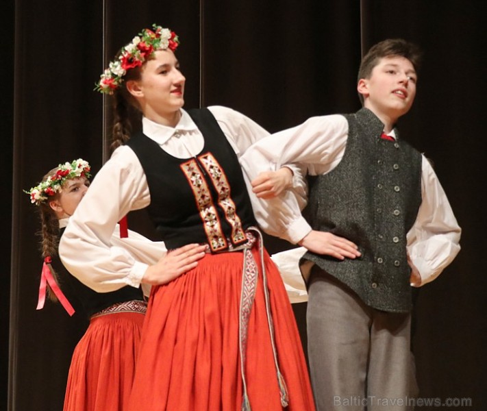 Bērnu un jauniešu deju kolektīvs «Pīlādzītis» piedāvā 4.05.2019 koncertu «Deju karuselis» 252927