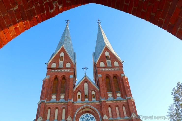 Travelnews.lv iesaka apciemot Viļaku un apskatīt burvīgo neogotikas stila baznīcu 253530
