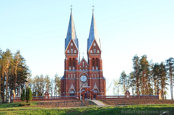 Travelnews.lv iesaka apciemot Viļaku un apskatīt burvīgo neogotikas stila baznīcu 253531